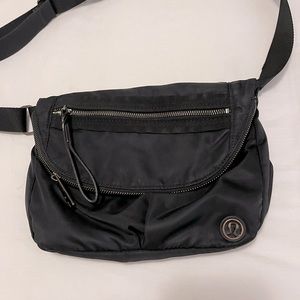 LULU Lemon Cross Body (With secret pockets, perfect for travel)
